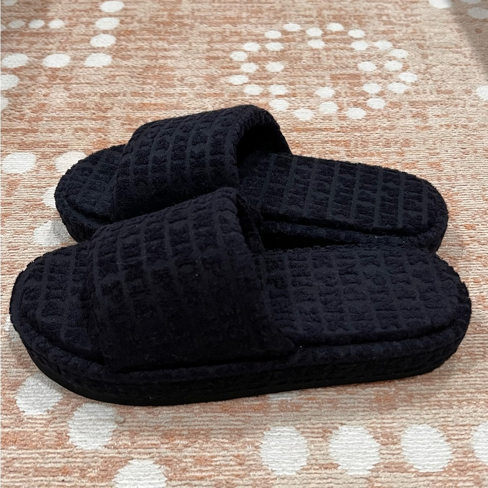 PINK Victoria's Secret Textured Black Sandals - Picture 2 of 3